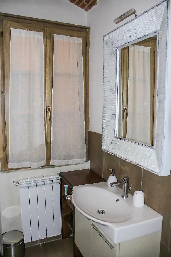 Residenza Fra Le Torri - Charme & Art Gallery Home أريتسو